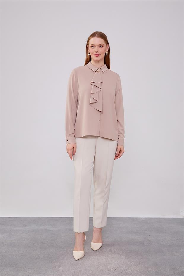 K.Bej Yakası Fular Broş Detaylı Bluz