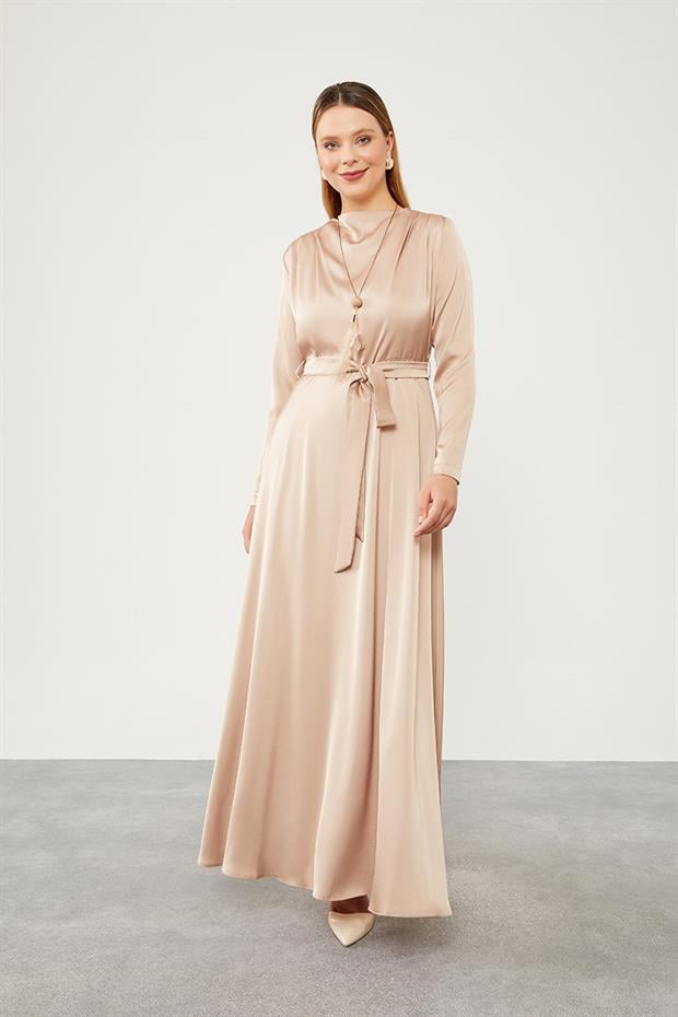 K.Bej Kuşak Bağlamalı Saten Elbise