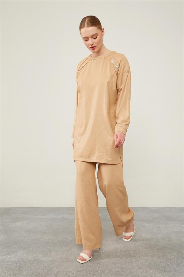 Koyu Bej Önü Taş İşlemeli Geniş Pantolonlu Tunik Takım