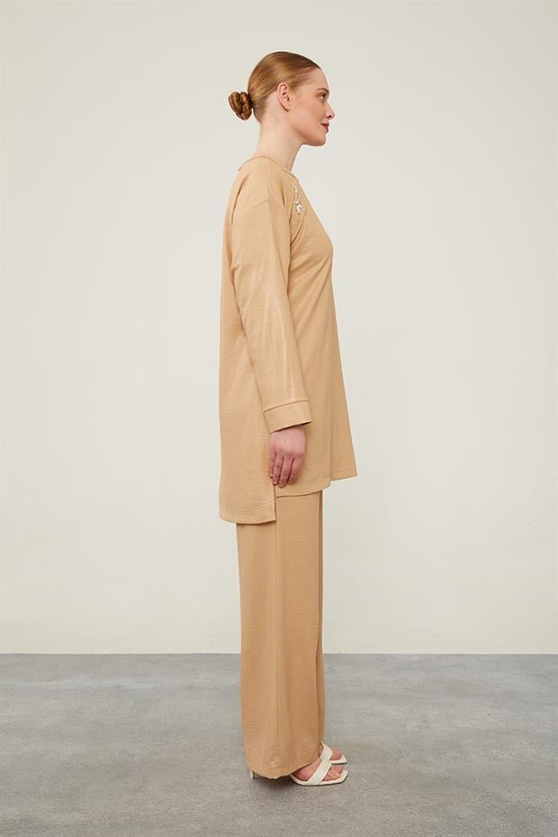 Koyu Bej Önü Taş İşlemeli Geniş Pantolonlu Tunik Takım