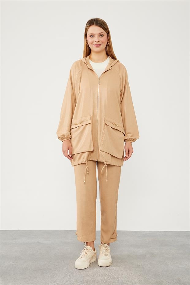 K.Bej Kapüşonlu Fermuar Kapamalı Spor Takım