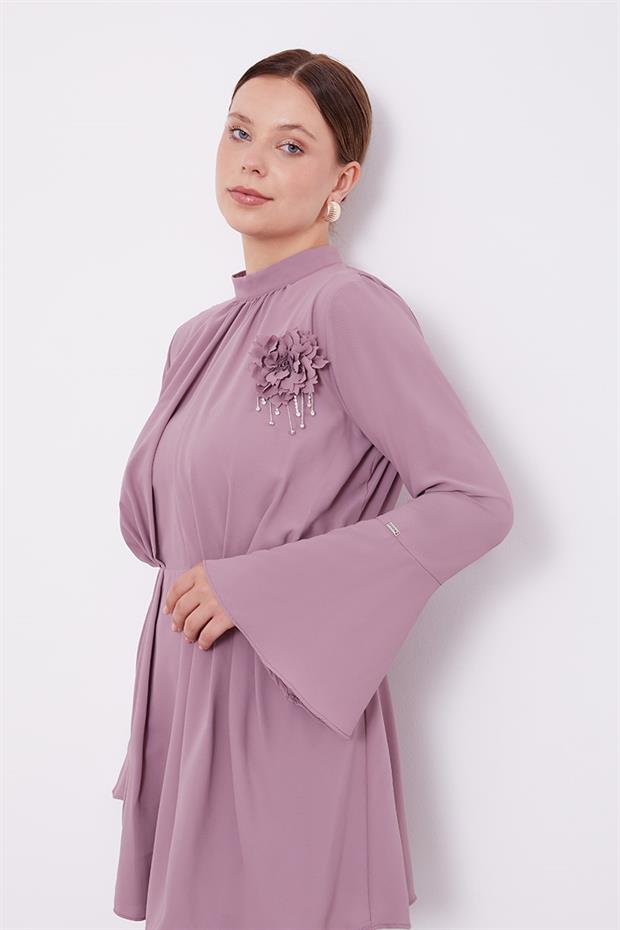 Koyu Lila Broşlu Beli Pileli Tunik Takım