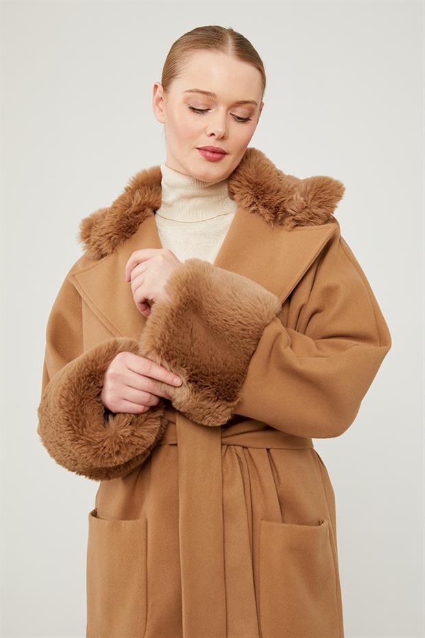 Kahve Yaka Kolları Kürk Detaylı Kaban
