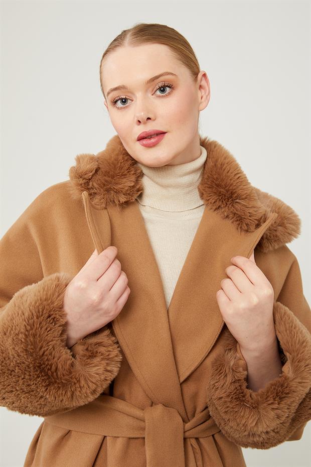 Kahve Yaka Kolları Kürk Detaylı Kaban