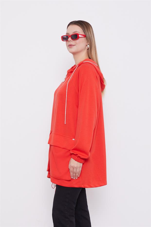 Kırmızı Kapüşonlu Taşlı İp Detaylı Kap