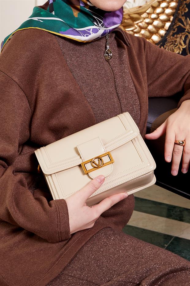 Krem Deri Zincir Askılı Omuz Çantası