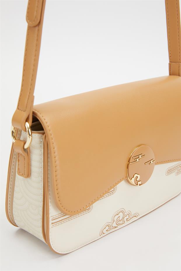 Krem Kabartma Desenli Omuz Çantası