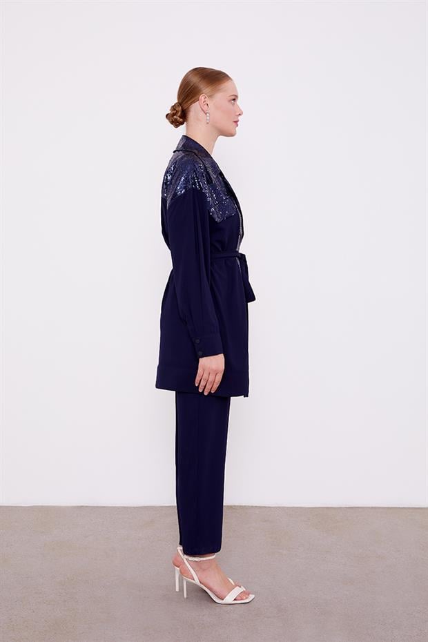 Lacivert Payet İşlemeli Kuşak Bağlamalı Ceket Takım