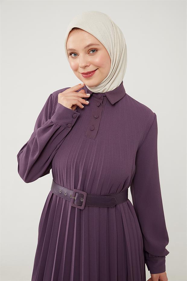 Lila Pliseli Çift Renk Kemerli Elbise