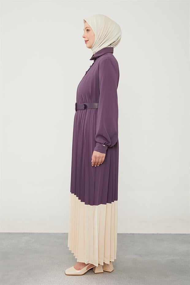 Lila Pliseli Çift Renk Kemerli Elbise