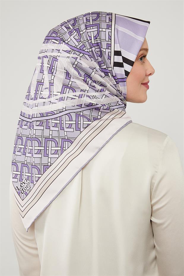 Lila Yazı Baskılı Trend Twill Eşarp