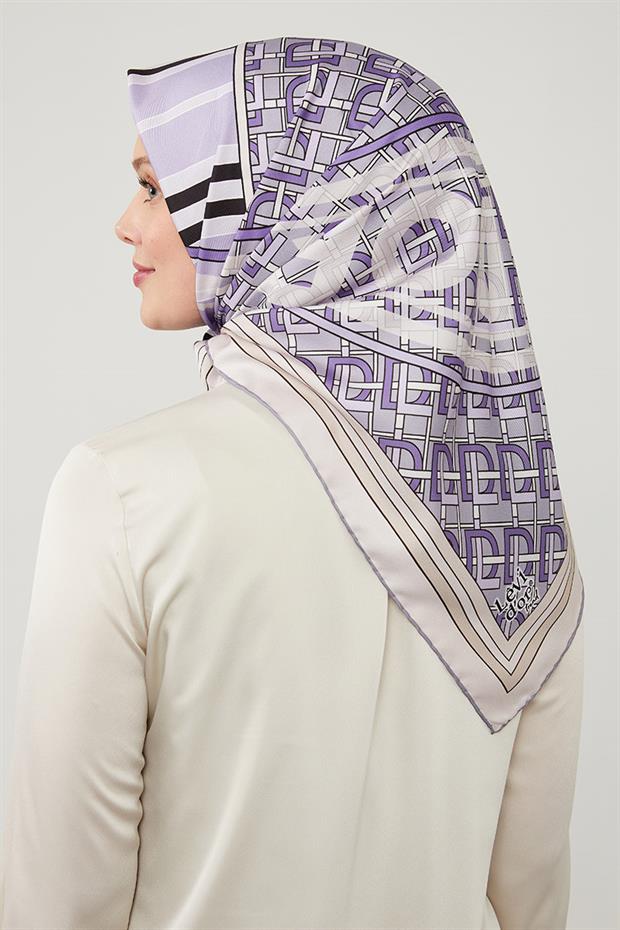Lila Yazı Baskılı Trend Twill Eşarp