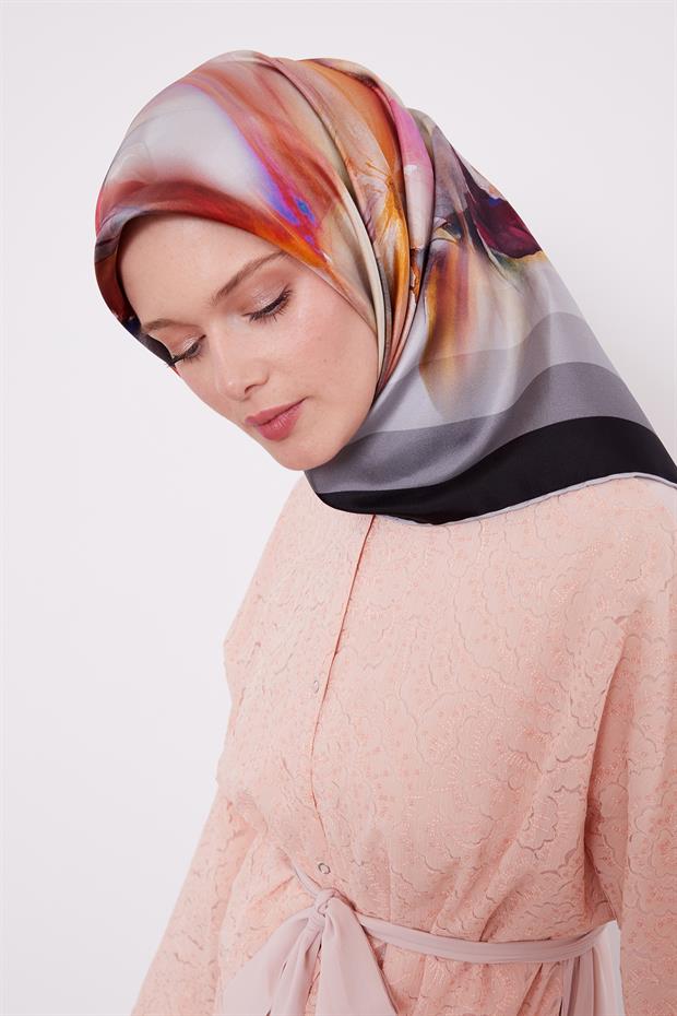 Siyah Çizim Desen Twill Ipek Eşarp