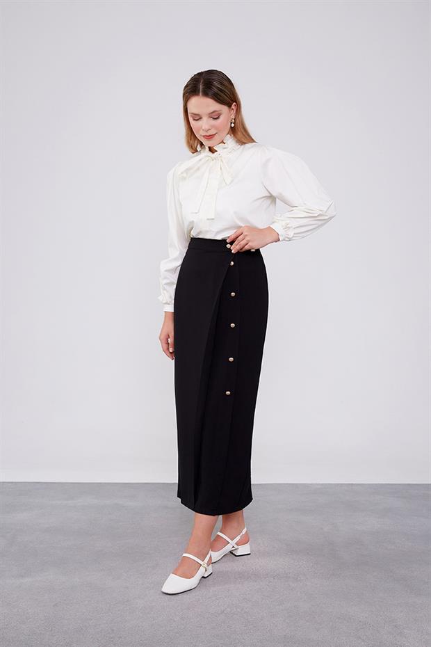 Siyah Düğme Detaylı Etek