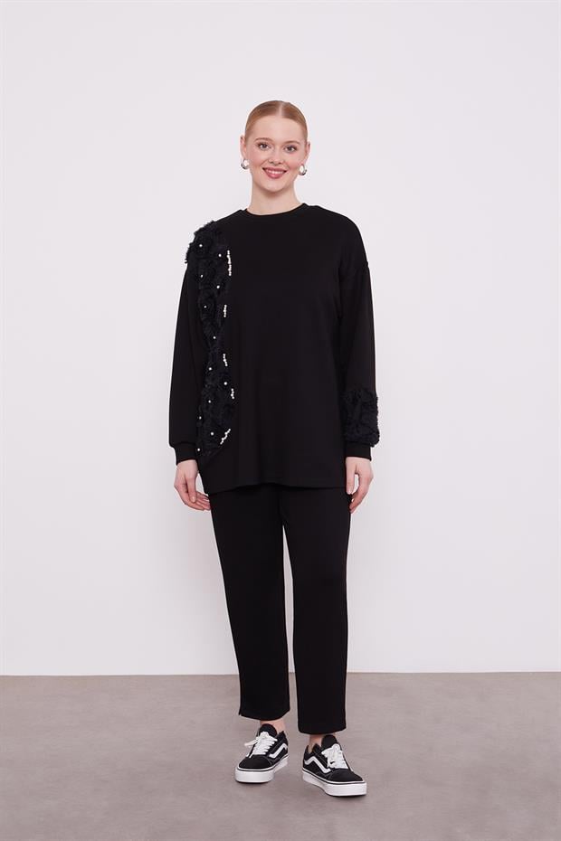 Siyah İşlemeli İnci Detaylı Spor Takım