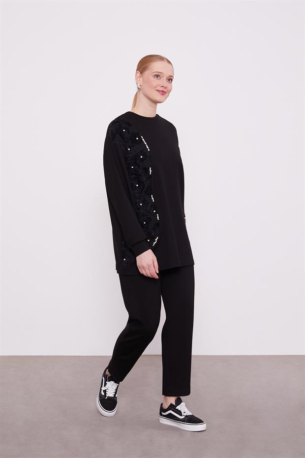 Siyah İşlemeli İnci Detaylı Spor Takım