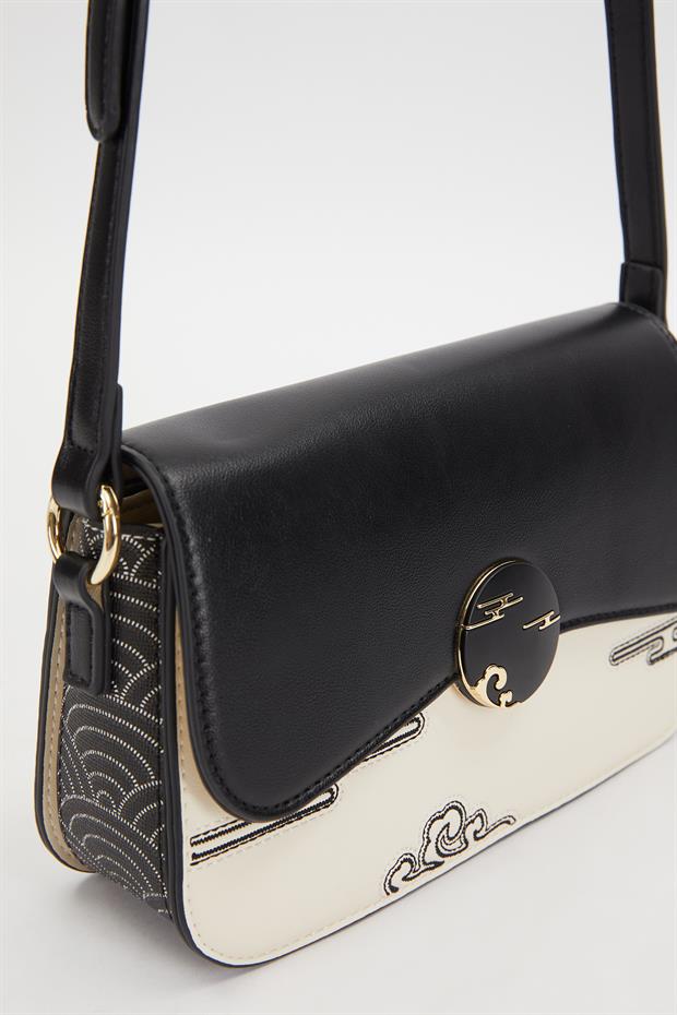 Siyah Kabartma Desenli Omuz Çantası