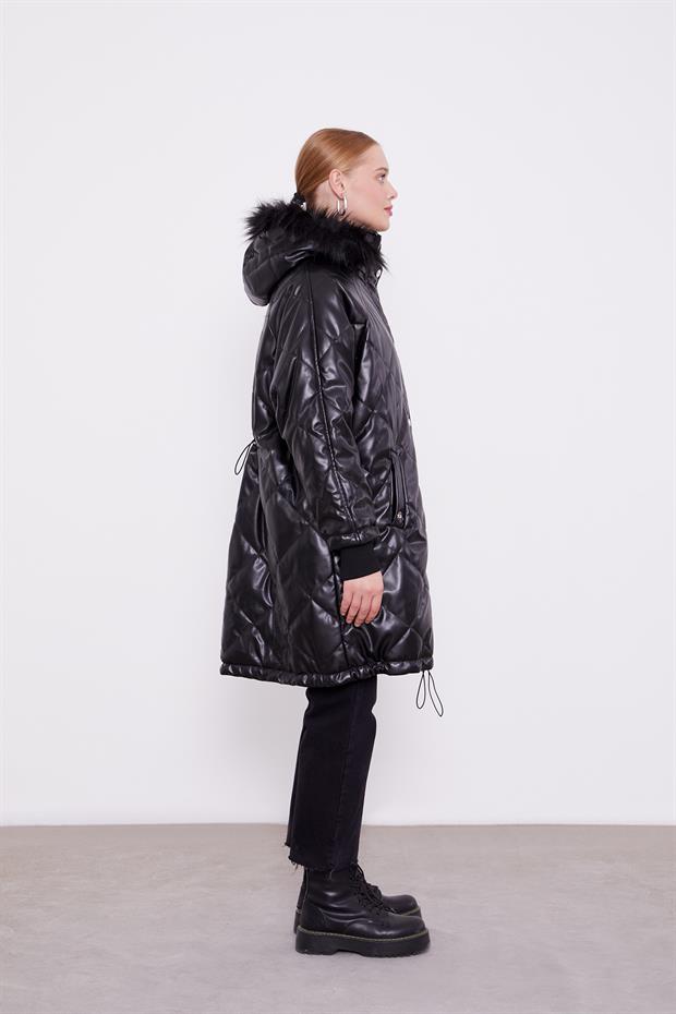 Siyah Kapitone Kapüşonlu Mont