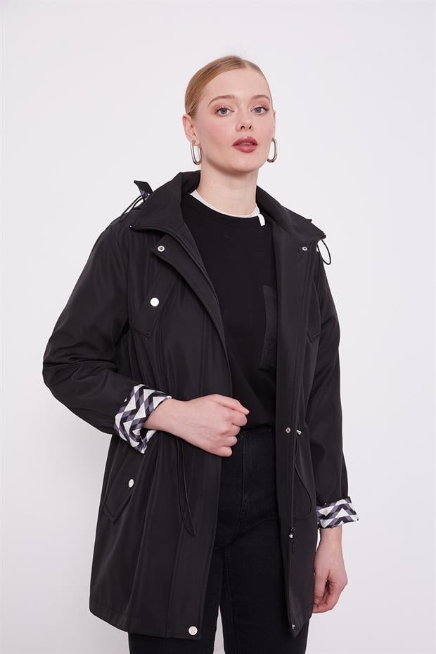 Siyah Kapüşonlu Beli İp Detaylı Kap