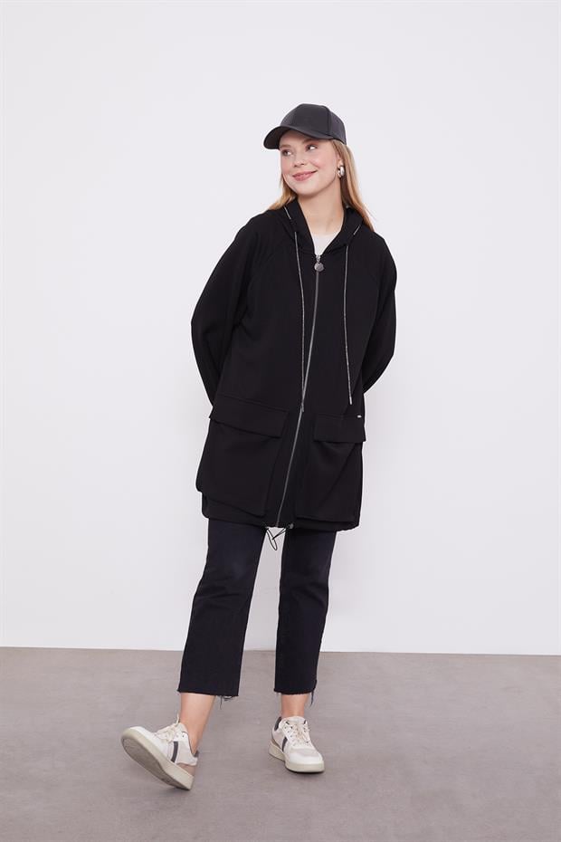 Siyah Kapüşonlu Taşlı İp Detaylı Kap