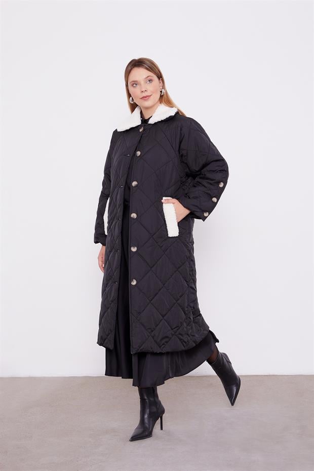 Siyah Kürk Detaylı Kapitone Mont