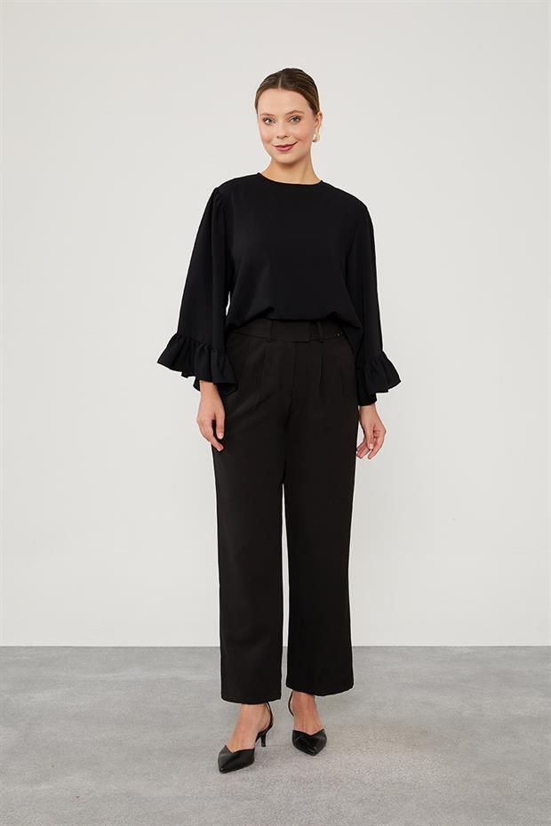 Siyah Plise Detaylı Kumaş Pantolon