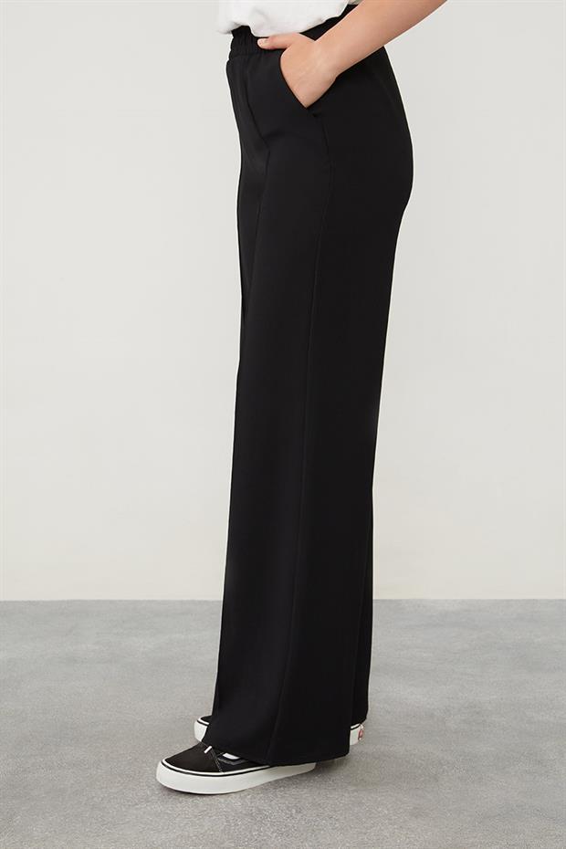 Siyah Şerit Detaylı Spor Pantolon