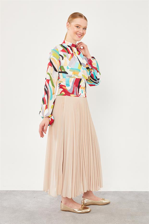 Siyah Yakası Büzgülü Arkası Gipeli Bluz