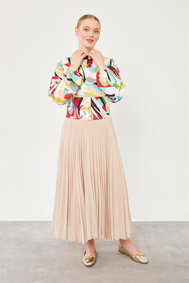 Siyah Yakası Büzgülü Arkası Gipeli Bluz