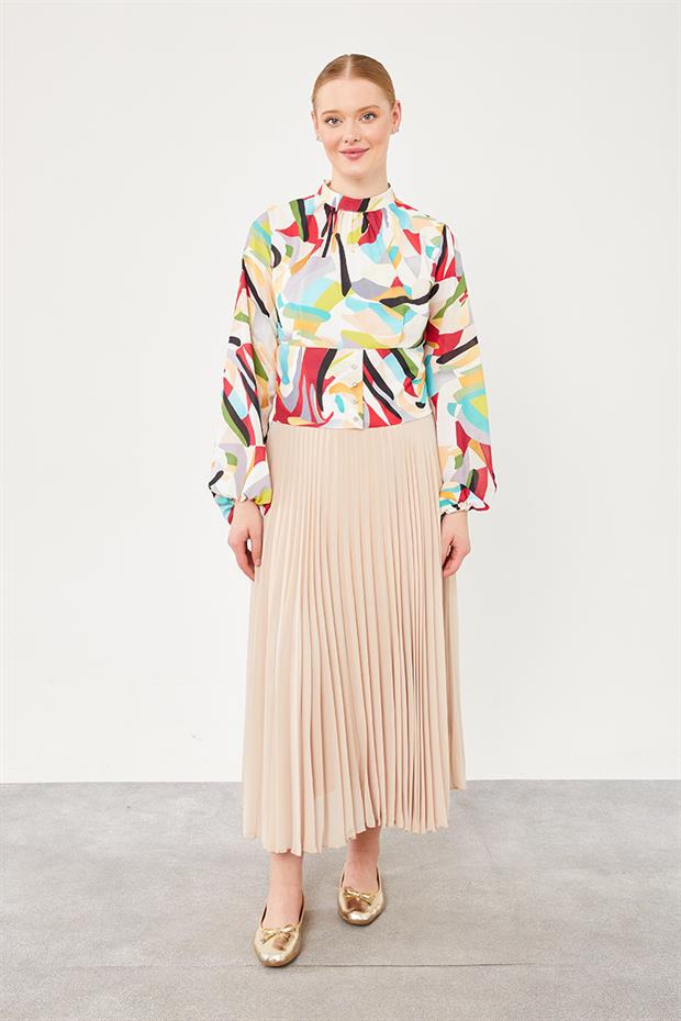 Siyah Yakası Büzgülü Arkası Gipeli Bluz