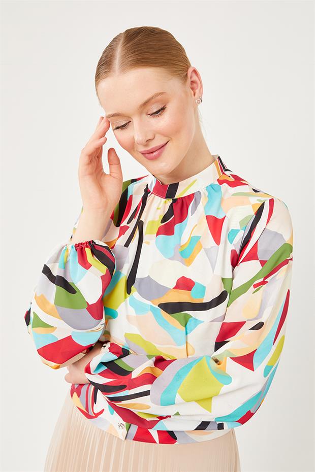 Siyah Yakası Büzgülü Arkası Gipeli Bluz