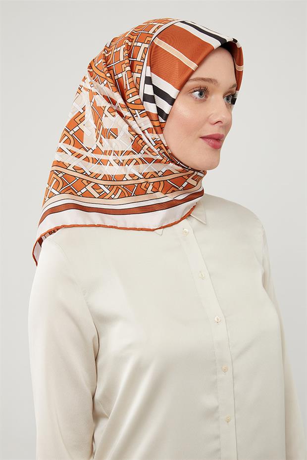 Taba Yazı Baskılı Trend Twill Eşarp