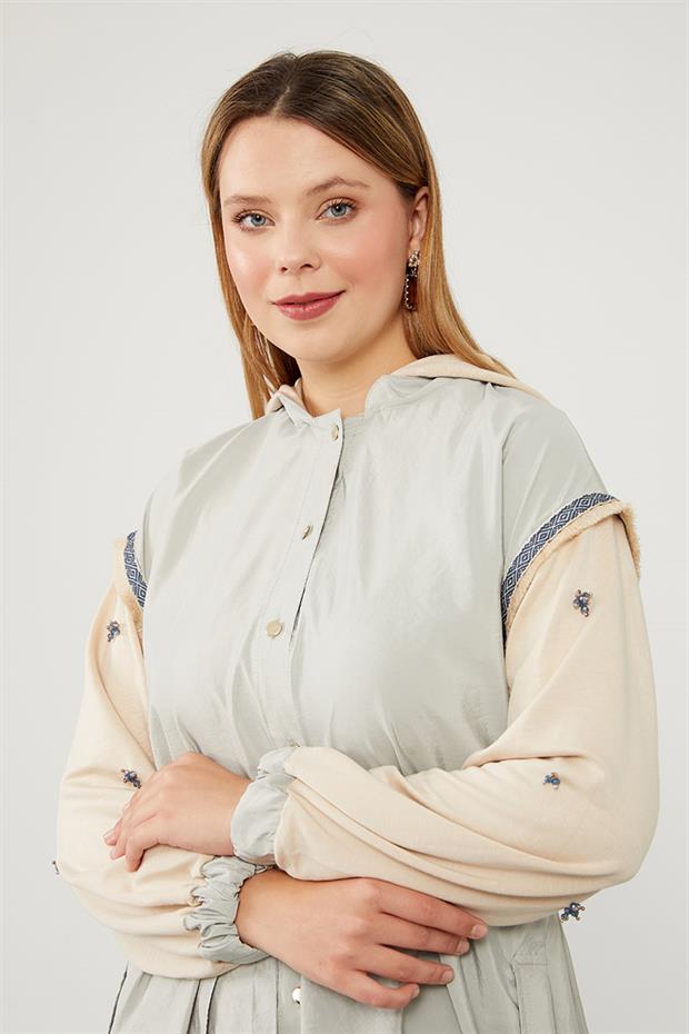 Yeşil-Bej Kapüşonlu Kolları İşlemeli Trençkot