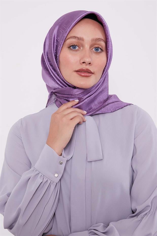 Lila Baklava Desen Monogram İpek Eşarp