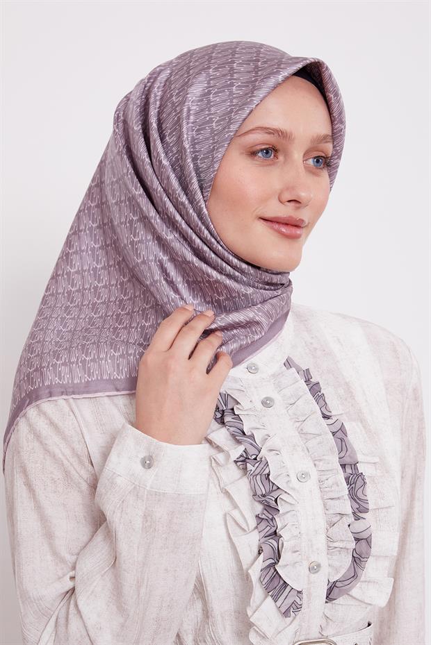 Lila El Yazısı Desen Twill İpek Eşarp