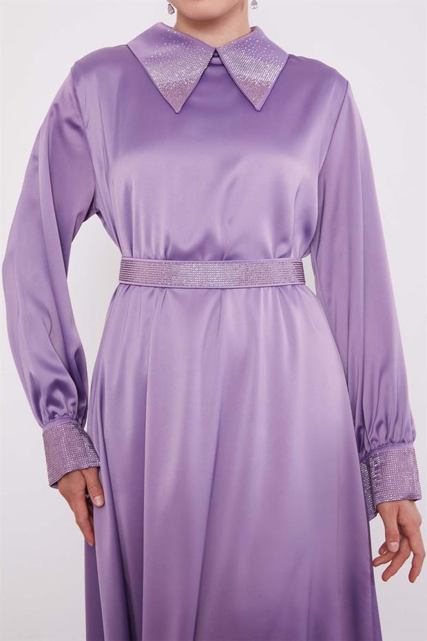 Lila Taş Detaylı Saten Elbise