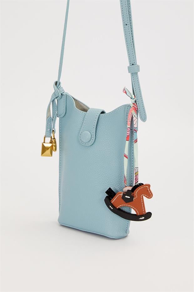 Mavi Atlı Charm Detaylı Omuz Çantası