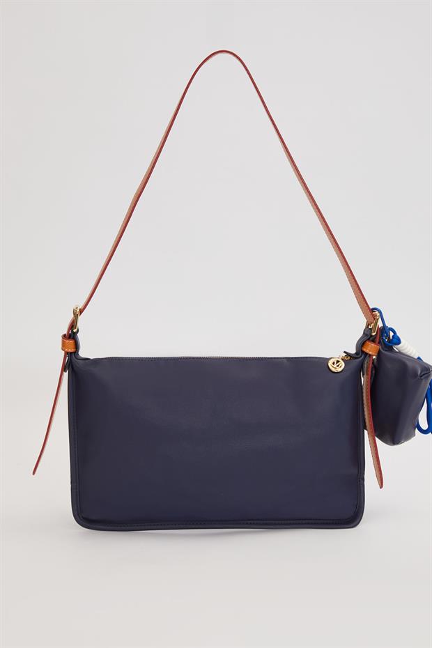 Mavi Charm Aksesuar Detaylı Baget Çanta