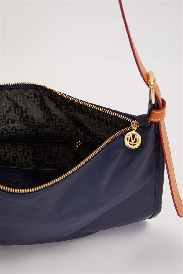 Mavi Charm Aksesuar Detaylı Baget Çanta