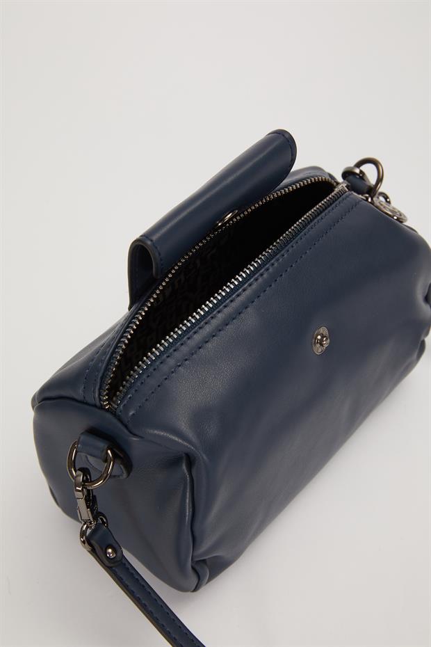 Mavi Silindir Model Charm Detaylı Omuz Çantası