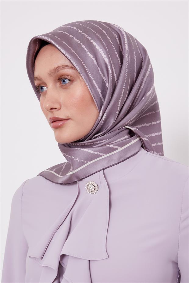 Mor Çizgili Yazı Desen Twill İpek Eşarp