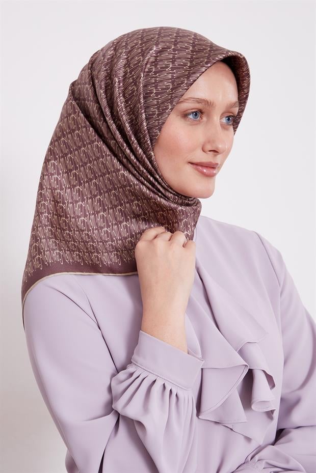 Mürdüm El Yazısı Desen Twill İpek Eşarp