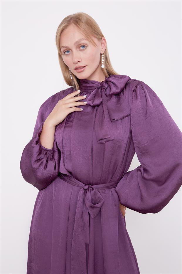 Mürdüm Kuşak Detaylı Saten Kraş Elbise