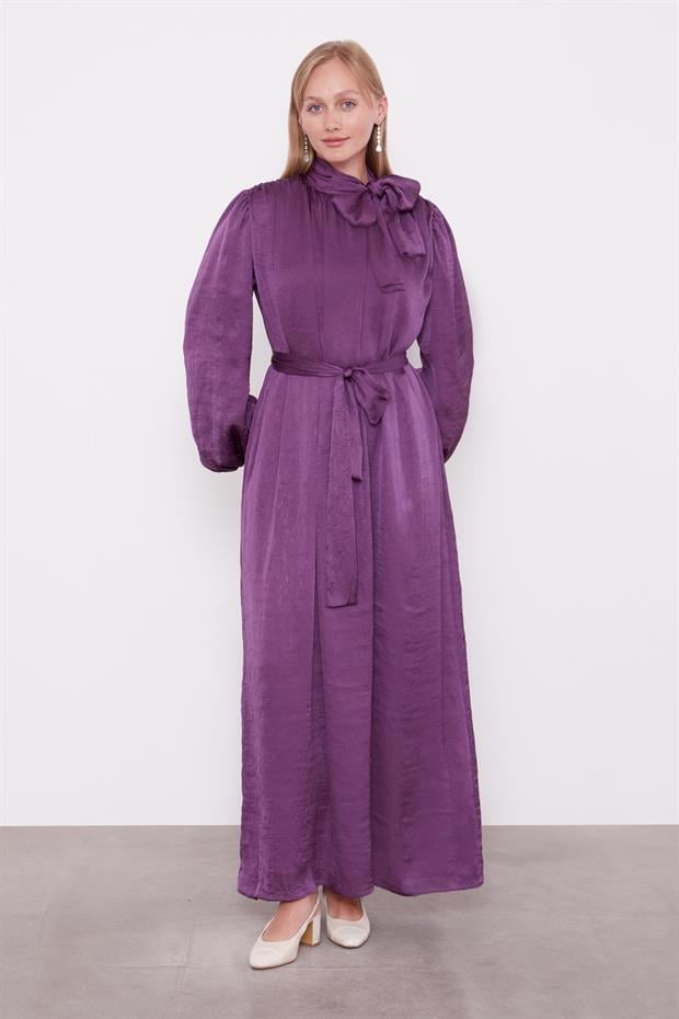 Mürdüm Kuşak Detaylı Saten Kraş Elbise