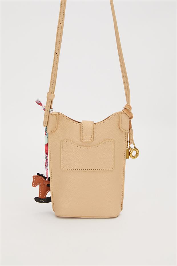 Nude Atlı Charm Detaylı Omuz Çantası