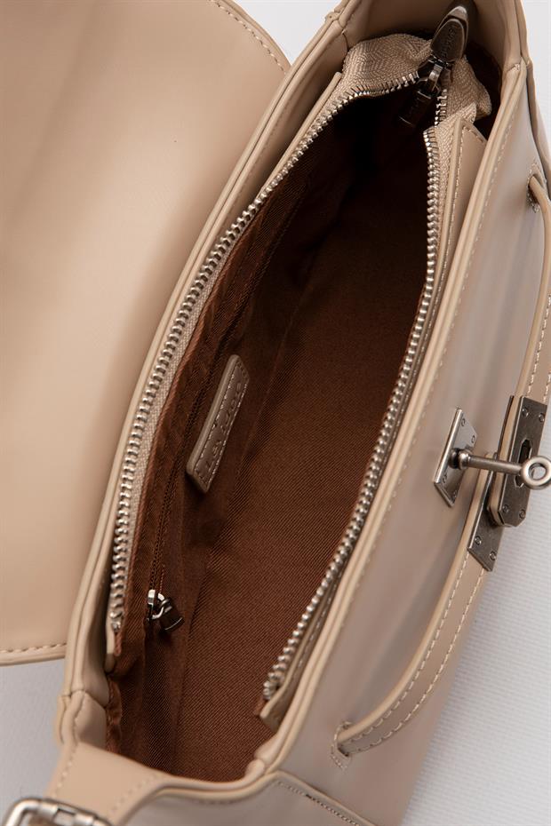 Nude Kalp Aksesuar Detaylı Omuz Çantası