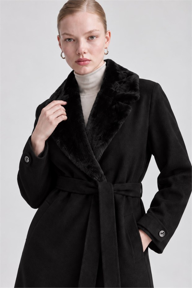 Peluş Detaylı Kaşe Kaban Siyah