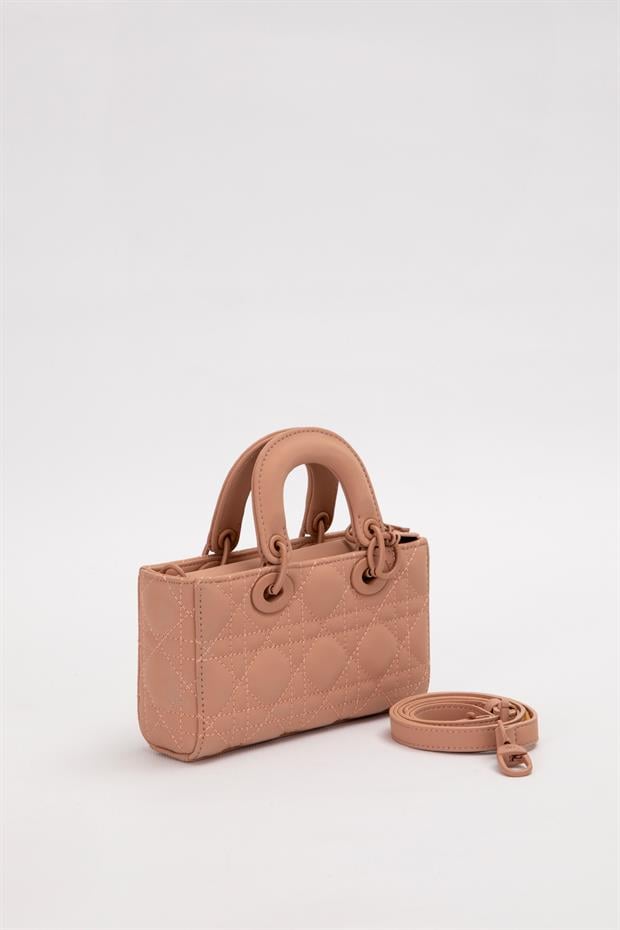 Pembe Aksesuarlı Kapitone El Çantası
