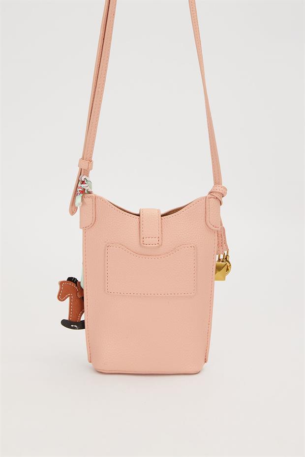 Pembe Atlı Charm Detaylı Omuz Çantası
