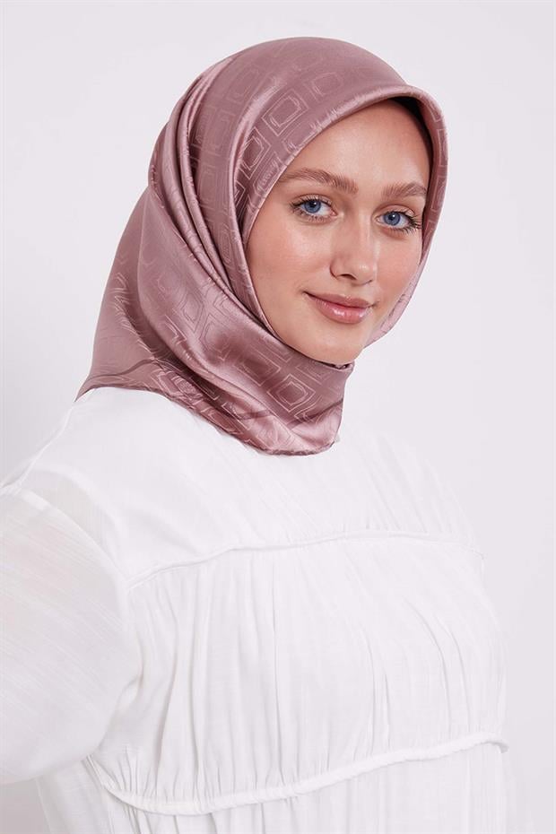 Pembe Baklava Desen Monogram İpek Eşarp